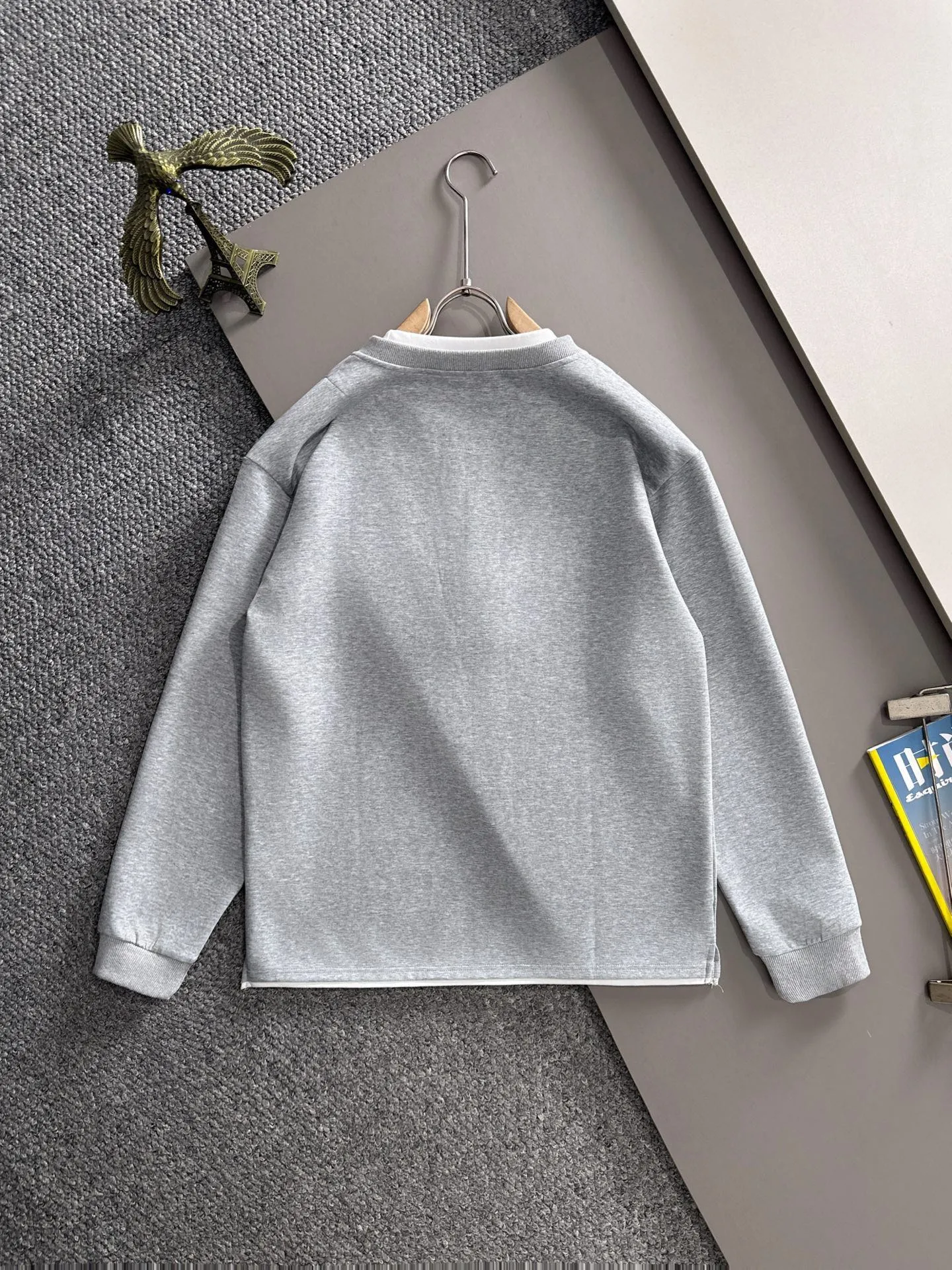 P360 Stone Island's exclusive first release of 25ss autumn and winter new lapel sweatshirt long-sleeved men and women. Many stars share the same style. Craftsmanship that ordinary small workshops cannot copy. We are not afraid of any challenges in terms of materials, detail restoration and craftsmanship, just to provide everyone with wonderful products. Compare the top original versions at will. No expense is spared just to do better. Unique imported fabric feel. Purely imported German machine production. Precision operation. Thousands of needles density. Full set of new accessories with three standards for simultaneous customization. The upper body is versatile and fashionable. A perfect choice for autumn and winter. A must-have item. Size chart: m-4XL (Please state your height and weight when placing an order.